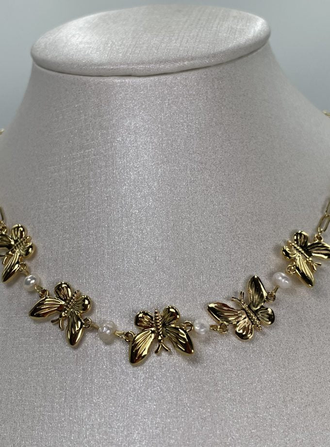 Necklace with pearl and butterfly