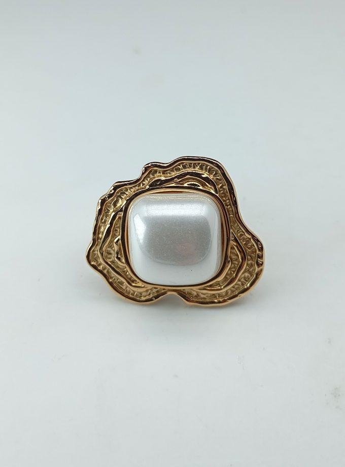 ring with large central pearl